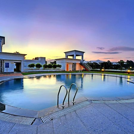 Royal Sarovar Portico Siliguri Bagian luar foto