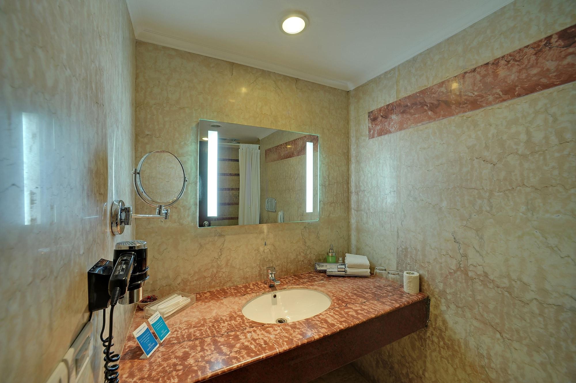 Royal Sarovar Portico Siliguri Bagian luar foto