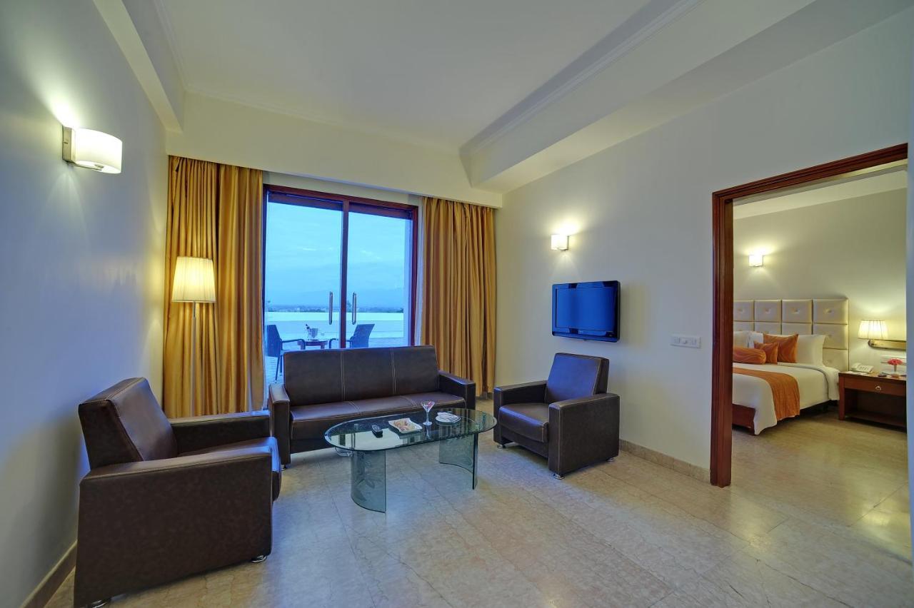 Royal Sarovar Portico Siliguri Bagian luar foto