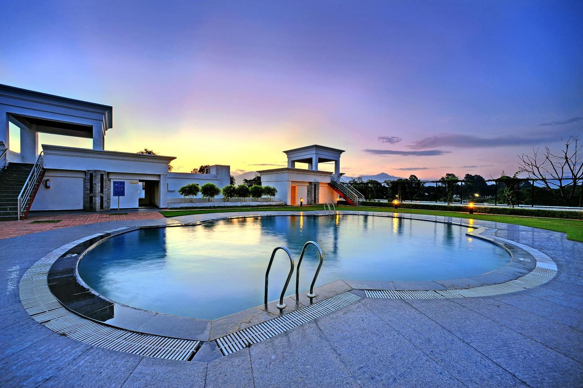 Royal Sarovar Portico Siliguri Bagian luar foto