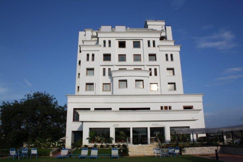 Royal Sarovar Portico Siliguri Bagian luar foto