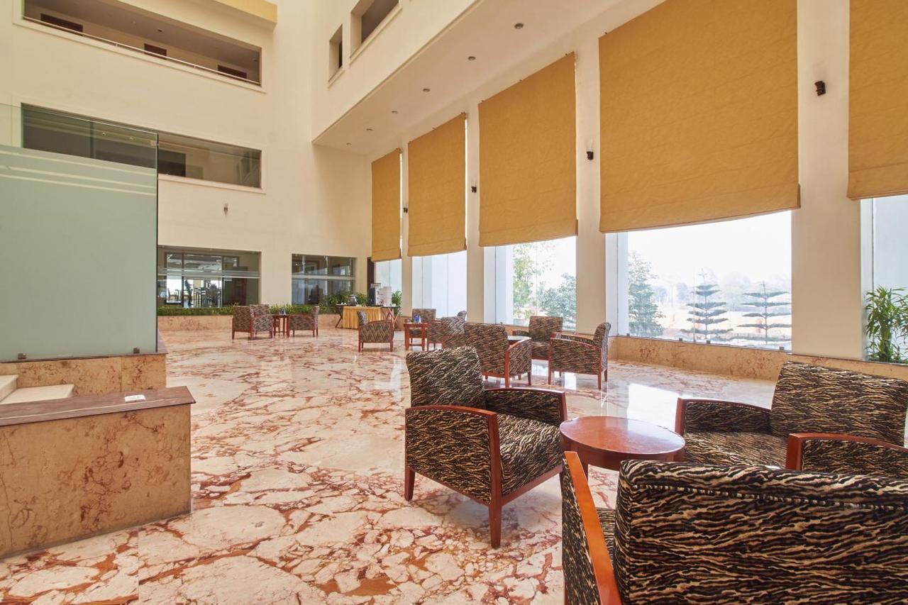 Royal Sarovar Portico Siliguri Bagian luar foto