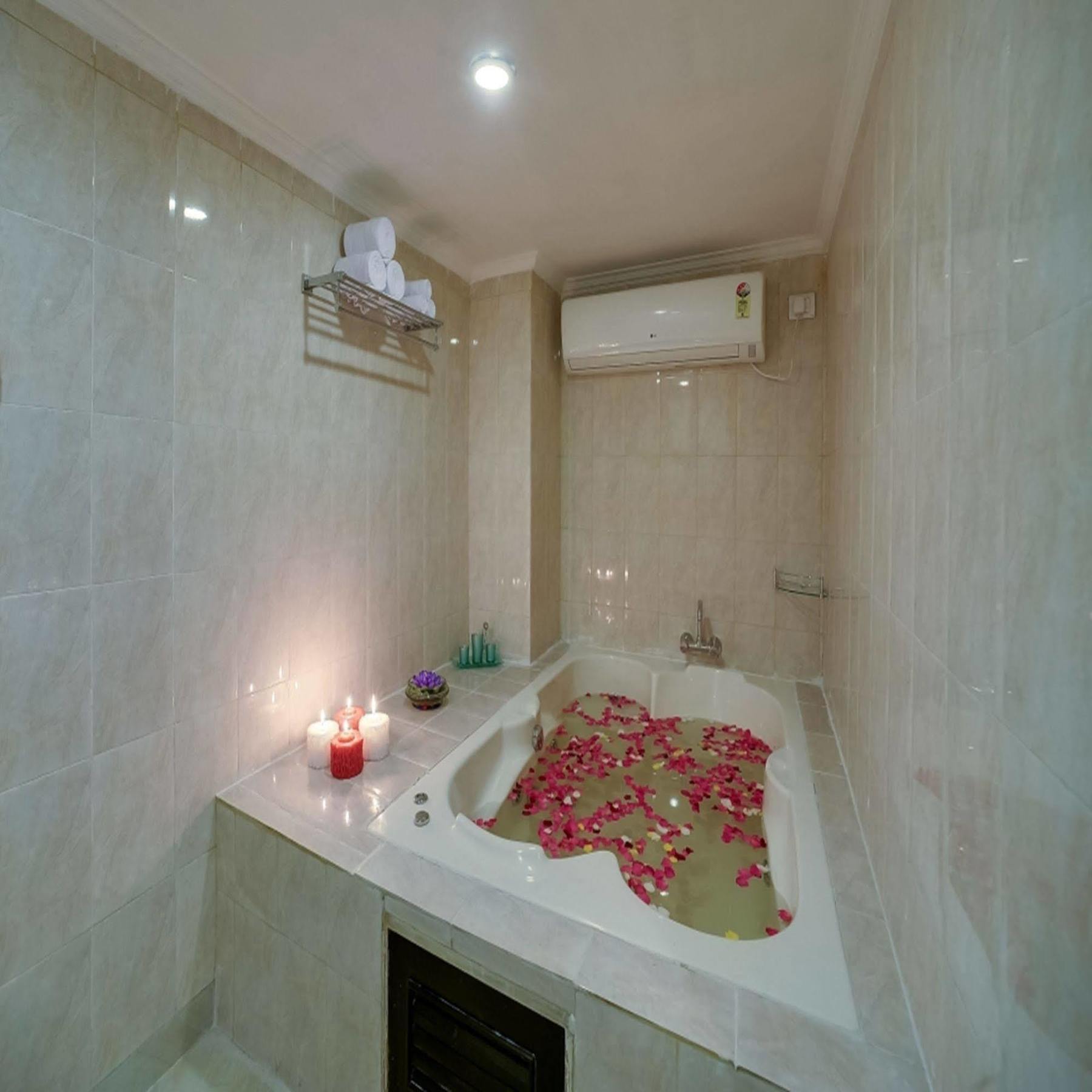 Royal Sarovar Portico Siliguri Bagian luar foto
