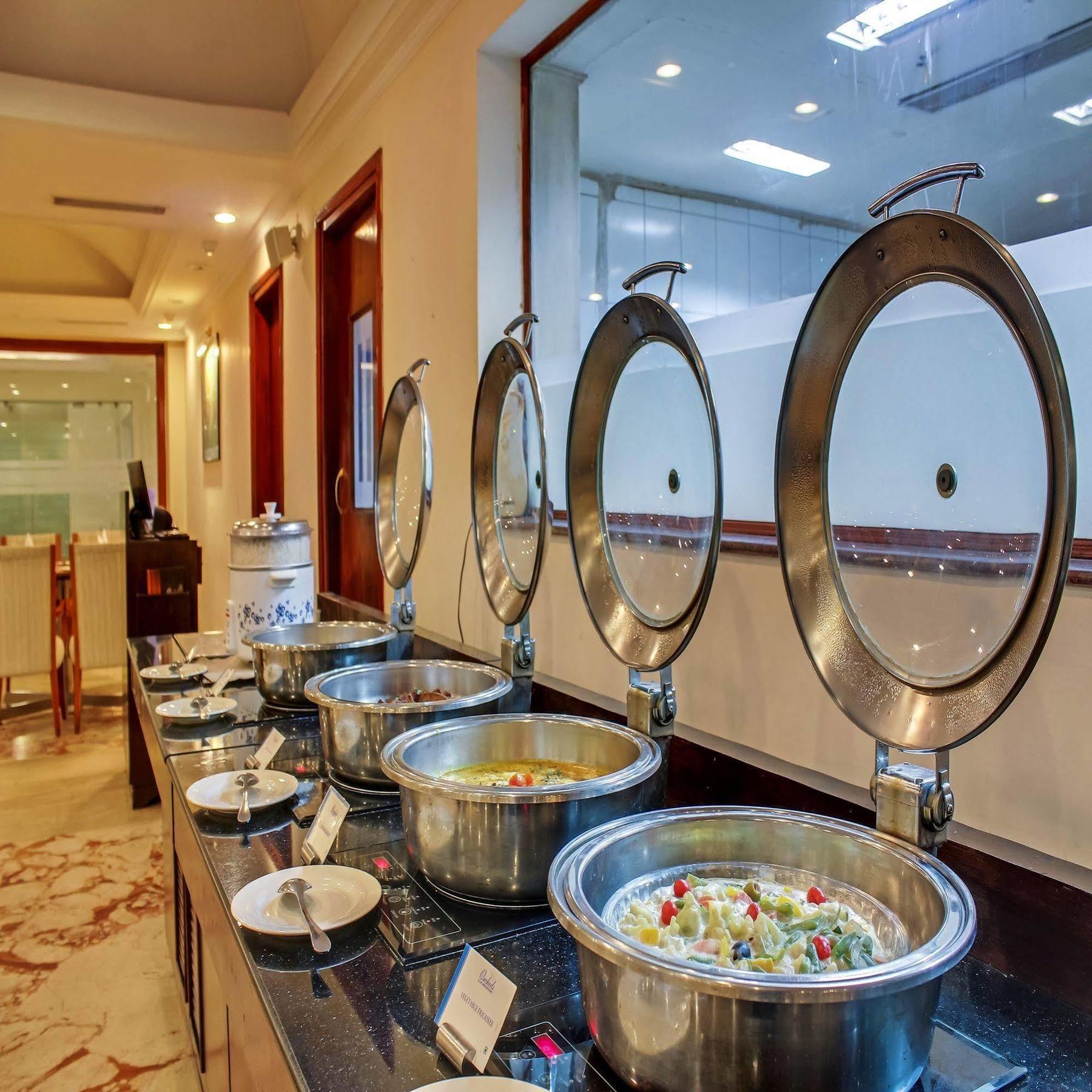 Royal Sarovar Portico Siliguri Bagian luar foto