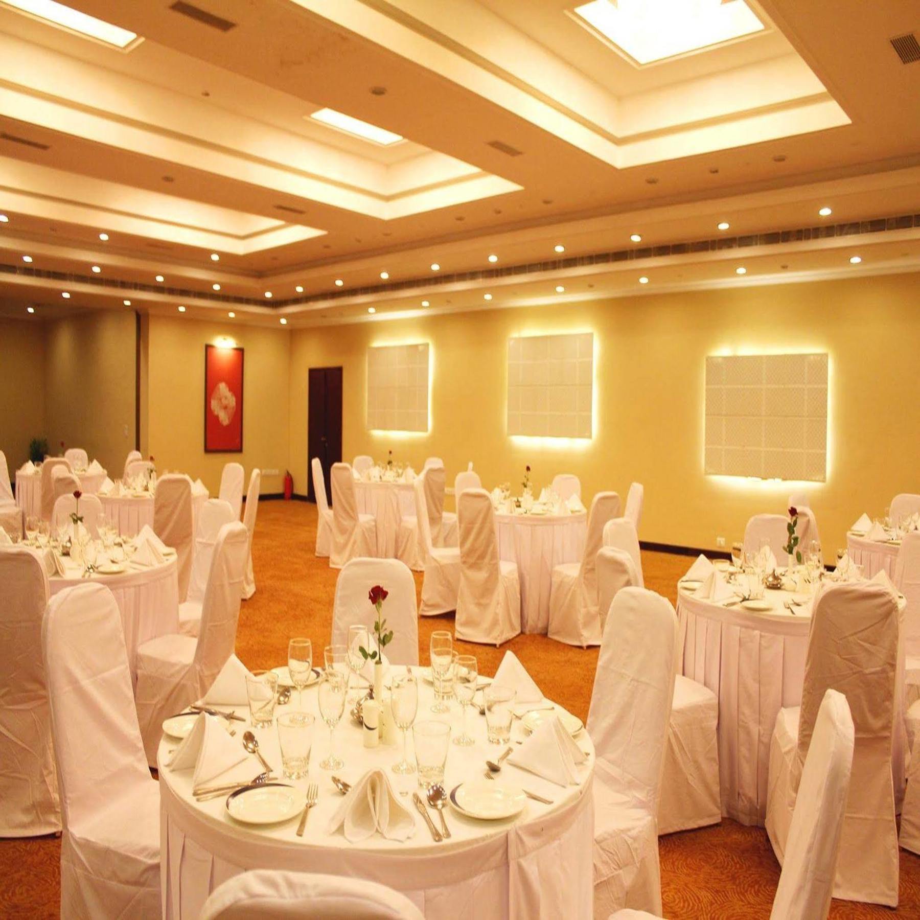 Royal Sarovar Portico Siliguri Bagian luar foto