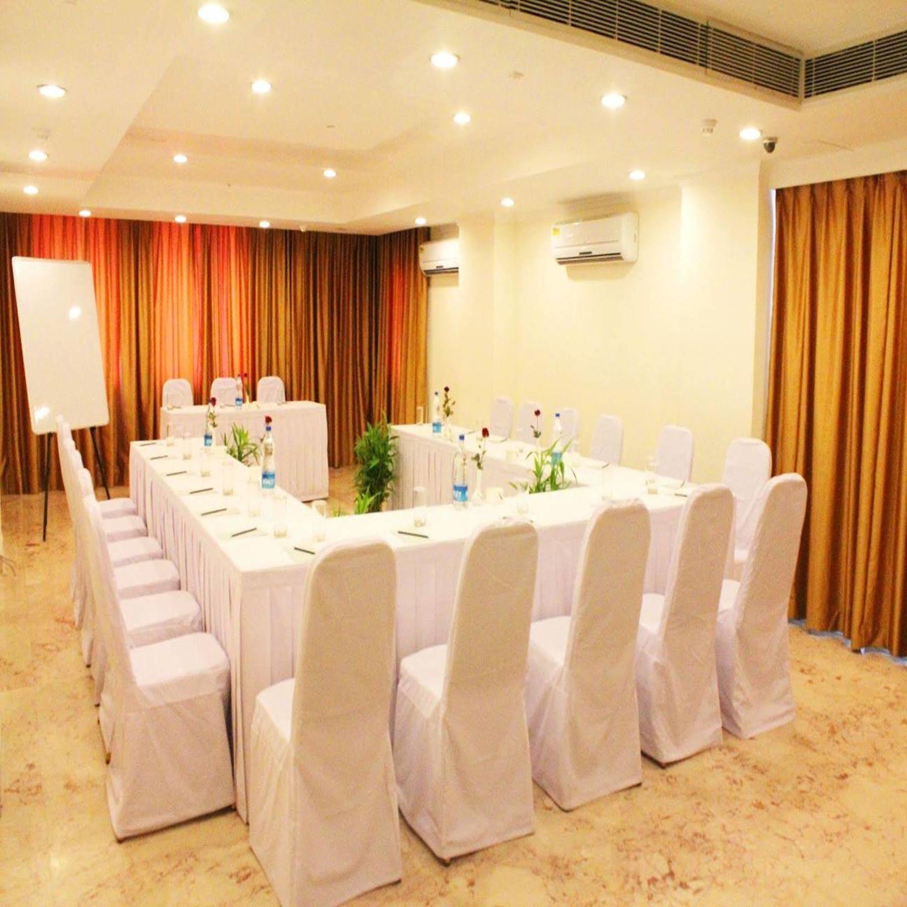 Royal Sarovar Portico Siliguri Bagian luar foto