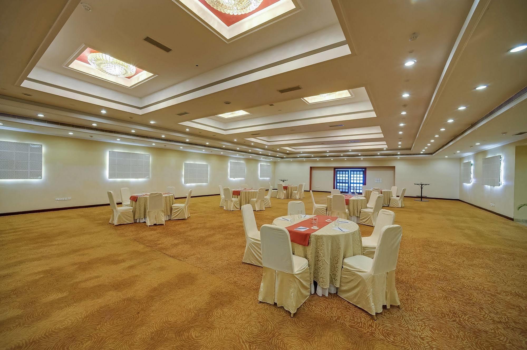 Royal Sarovar Portico Siliguri Bagian luar foto