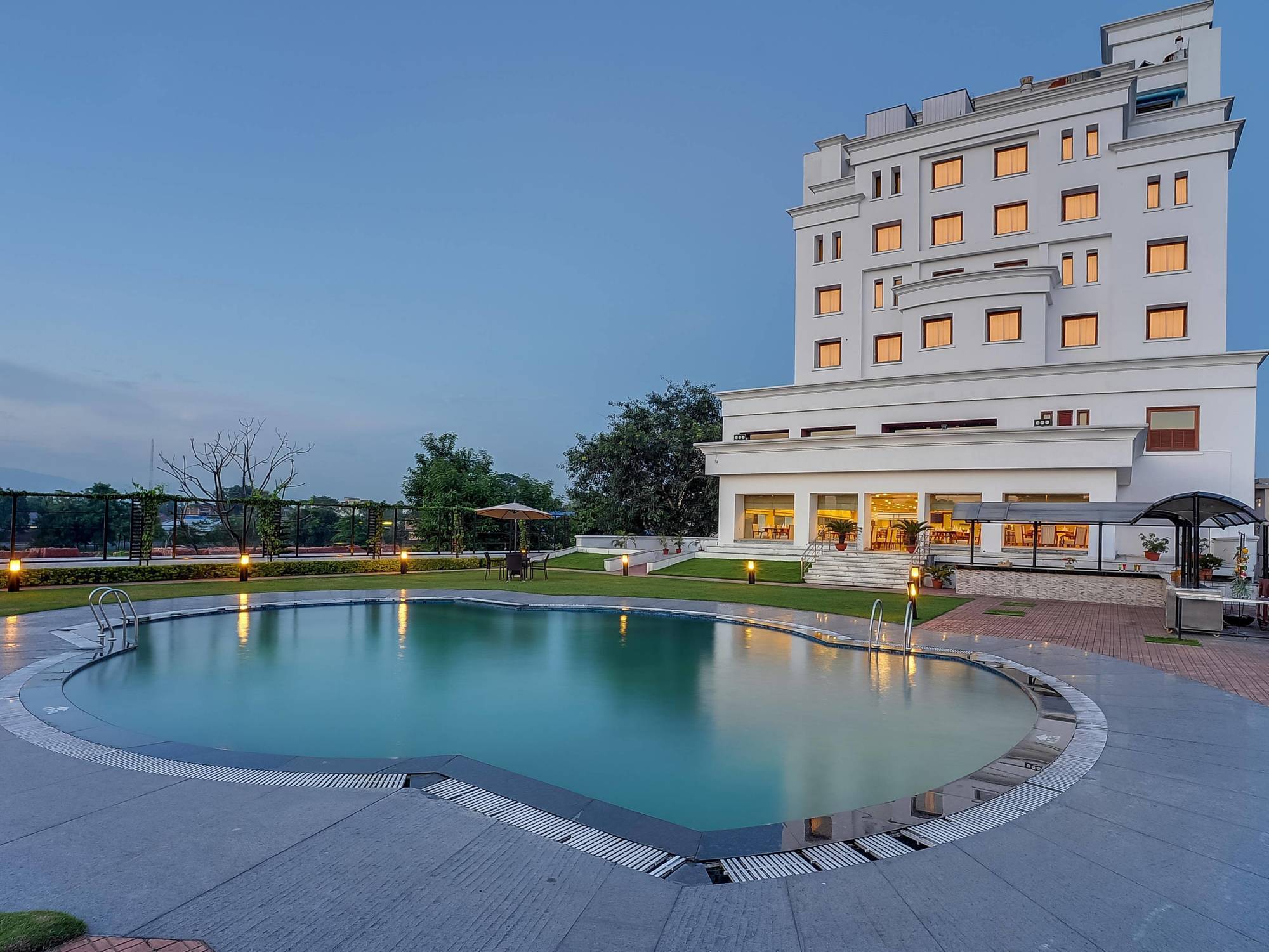 Royal Sarovar Portico Siliguri Bagian luar foto